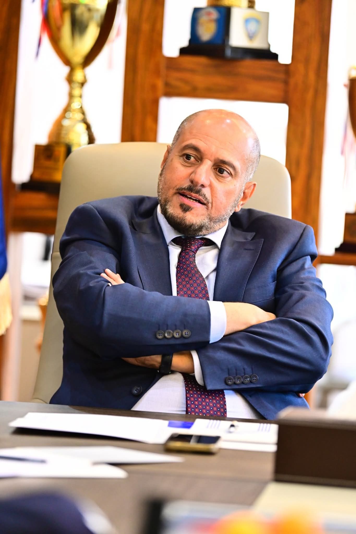 عقلية رئيس نادي ...جمعان يحارب العروبة بالشعب قبل لقاء الوحدة بالصاعق الثلاثاء !!!
