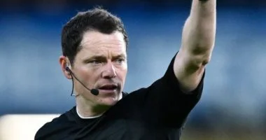 دارين إنجلاند حكما لقمة مان يونايتد ضد ليفربول فى غياب محمد صلاح