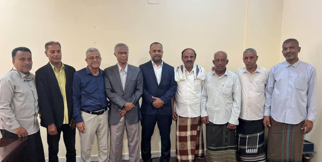 بتكليف من عضو مجلس القيادة الرئاسي محافظ حضرموت،،السلطة المحلية بحضرموت تكرّم اللجنة الرئيسية لكأس حضرموت الثقافية للأندية