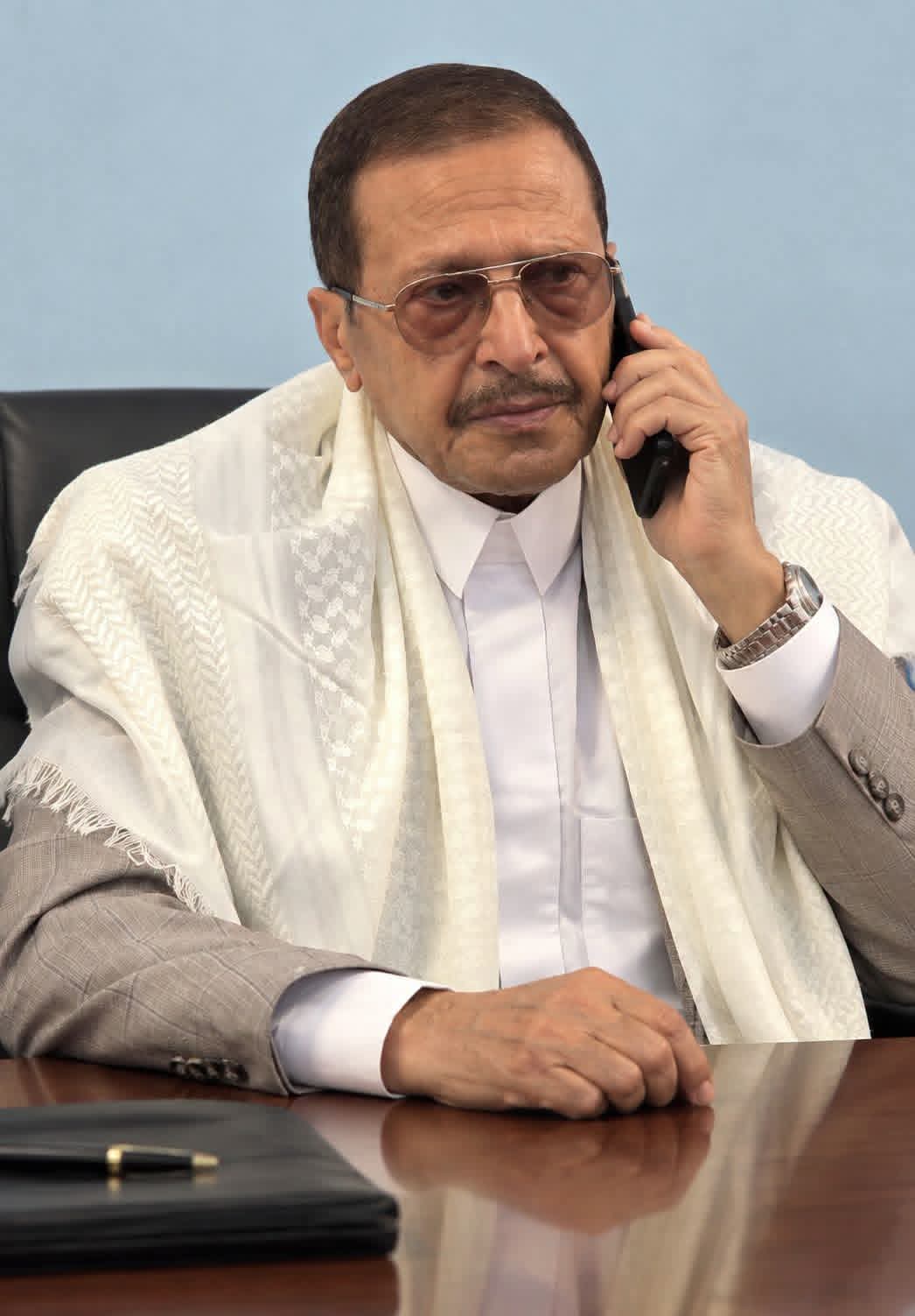 صلاح يطمئن على أحوال القديمي الصحية