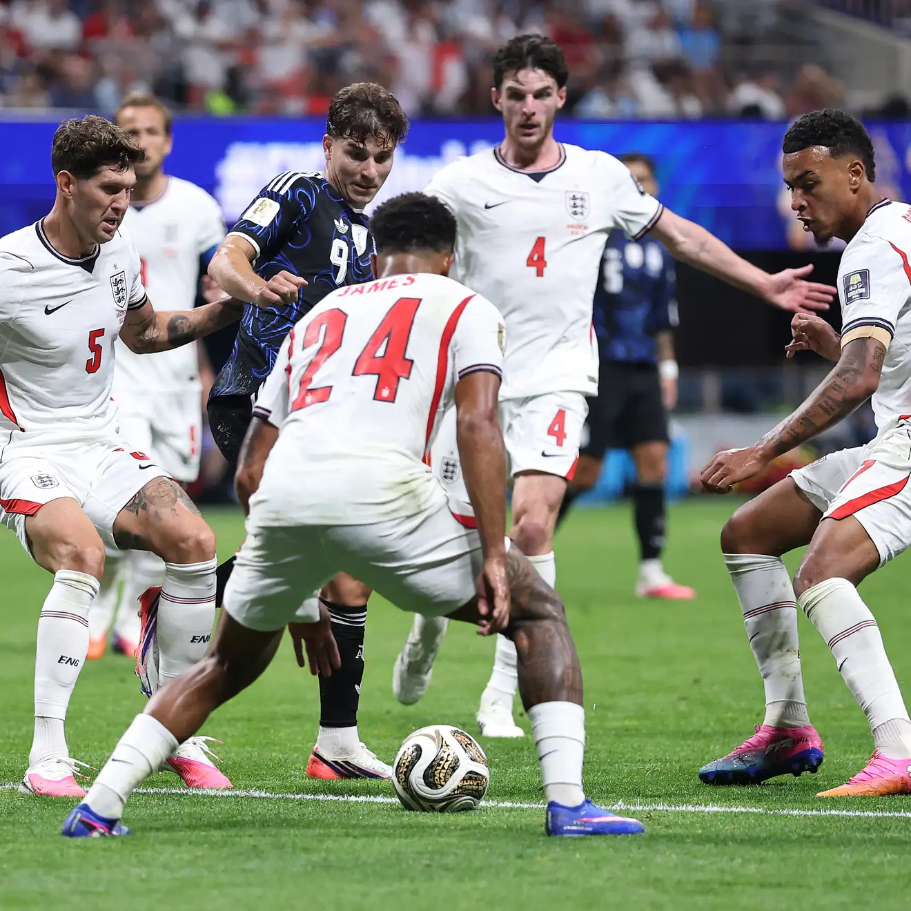مطلوب في آرسنال وتشيلسي.. يوفنتوس يقتحم السباق على نجم منتخب إنجلترا