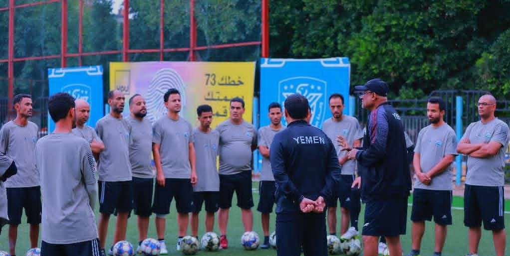 ابو فأس محاضر لدورة المدربين في الأمانة وصعصعة يرفع السعر ويشحت بالمشاركين في وزارة الشباب والرياضة بصنعاء ولا مليم يورد للاتحاد العام لكرة القدم ؟!