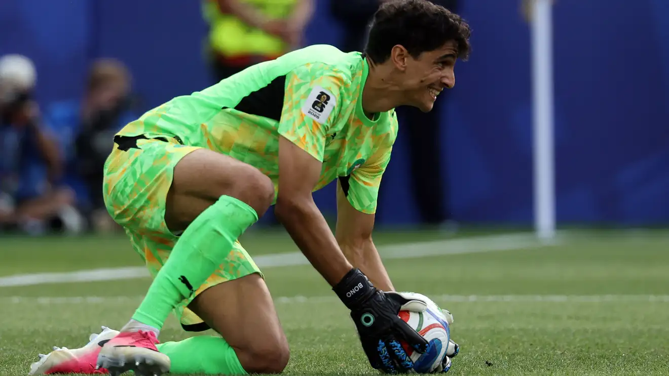 بعد التألق في كأس العالم.. عملاق أوروبي يطارد ياسين بونو