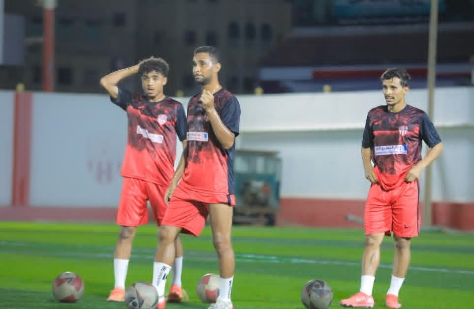 شعب حضرموت يواصل استعدادته للأولى ويكرّم اللاعبين المتميزين لشهر مايو
