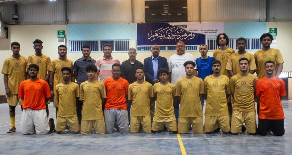 الخليفي يتفقد جاهزية منتخب الشباب لكرة اليد في معسكر عدن قبل المغادرة غدا" الخميس  إلى بنغلاديش