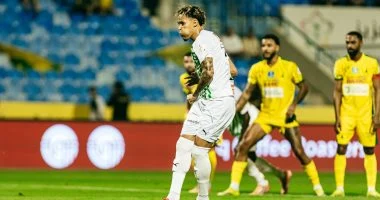 الخليج ضد النجمة.. خسارة دونجا ورفاقه بثلاثية فى الدورى السعودى