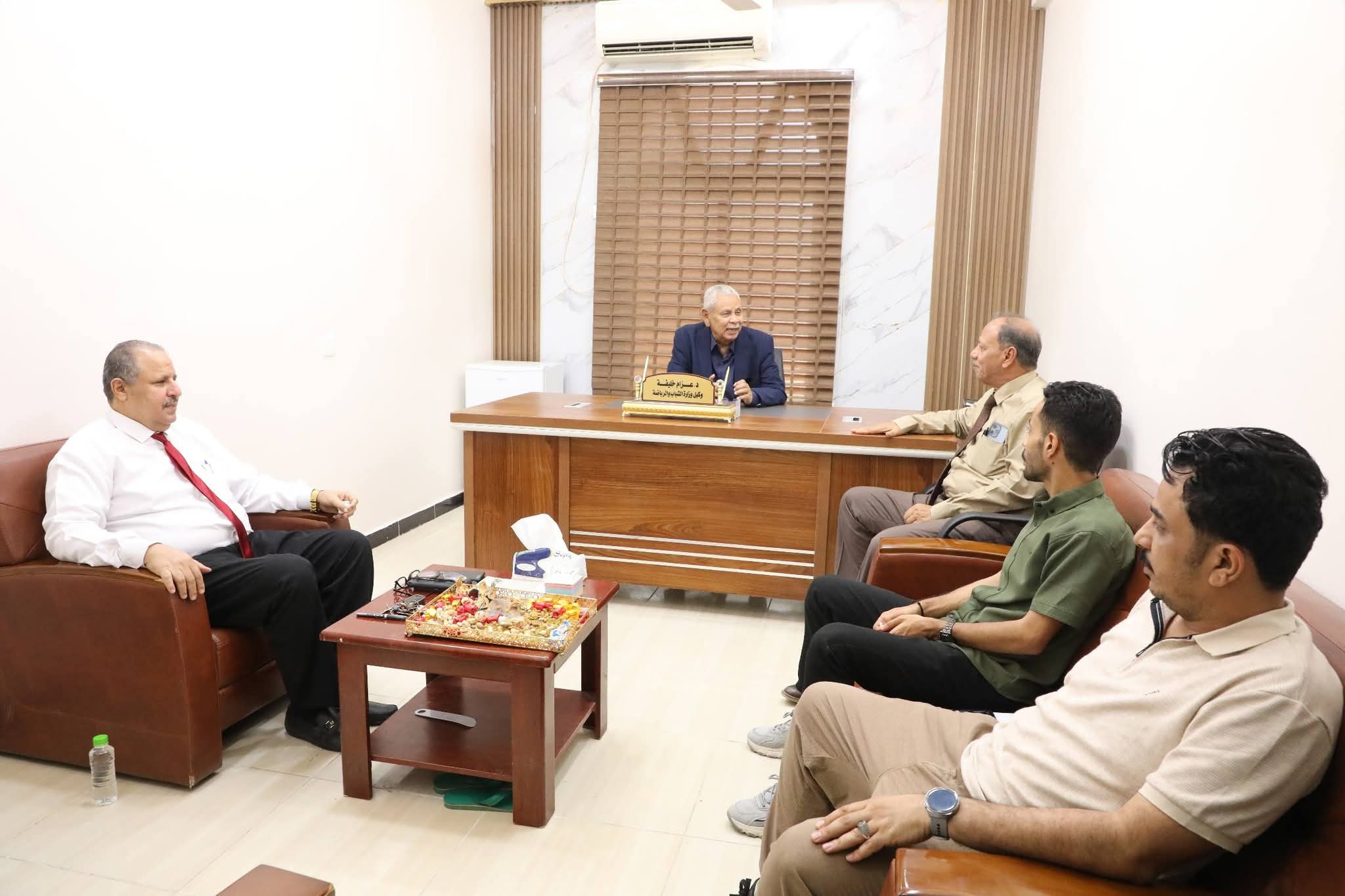 وكيل وزارة الخدمة المدنية يشيد بالانضباط الوظيفي بوزارة الشباب والرياضة