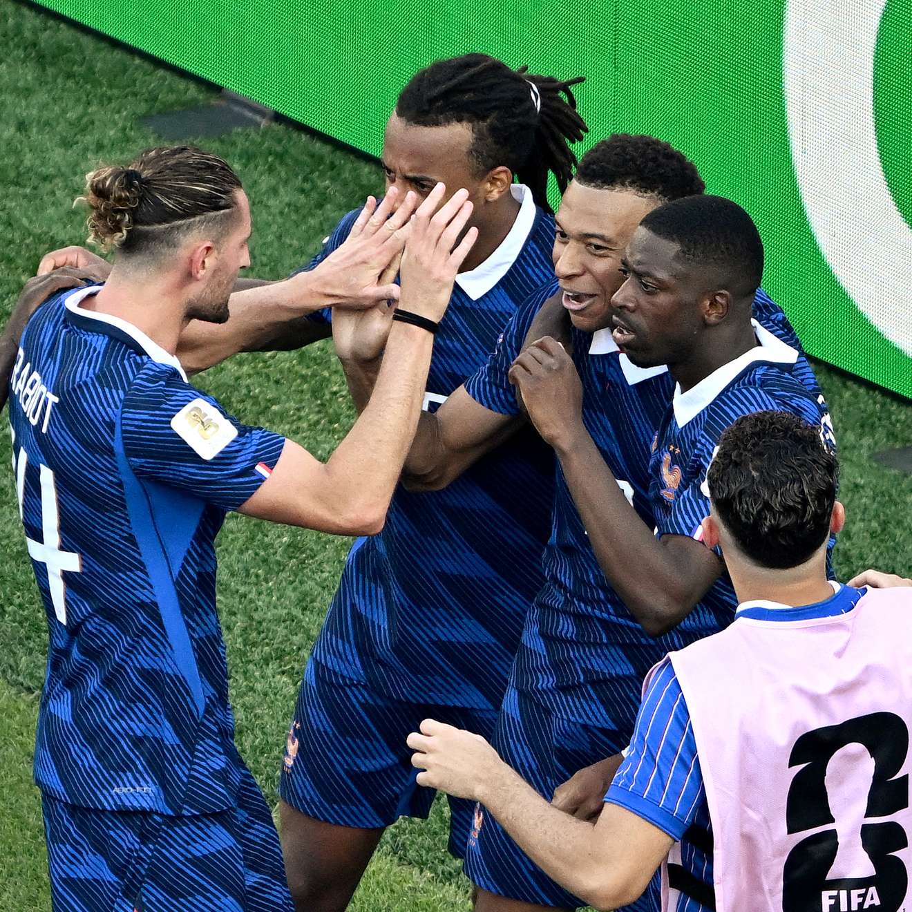 فرنسا تنجو من فخ باراجواي.. وتصطدم بثأر المغرب