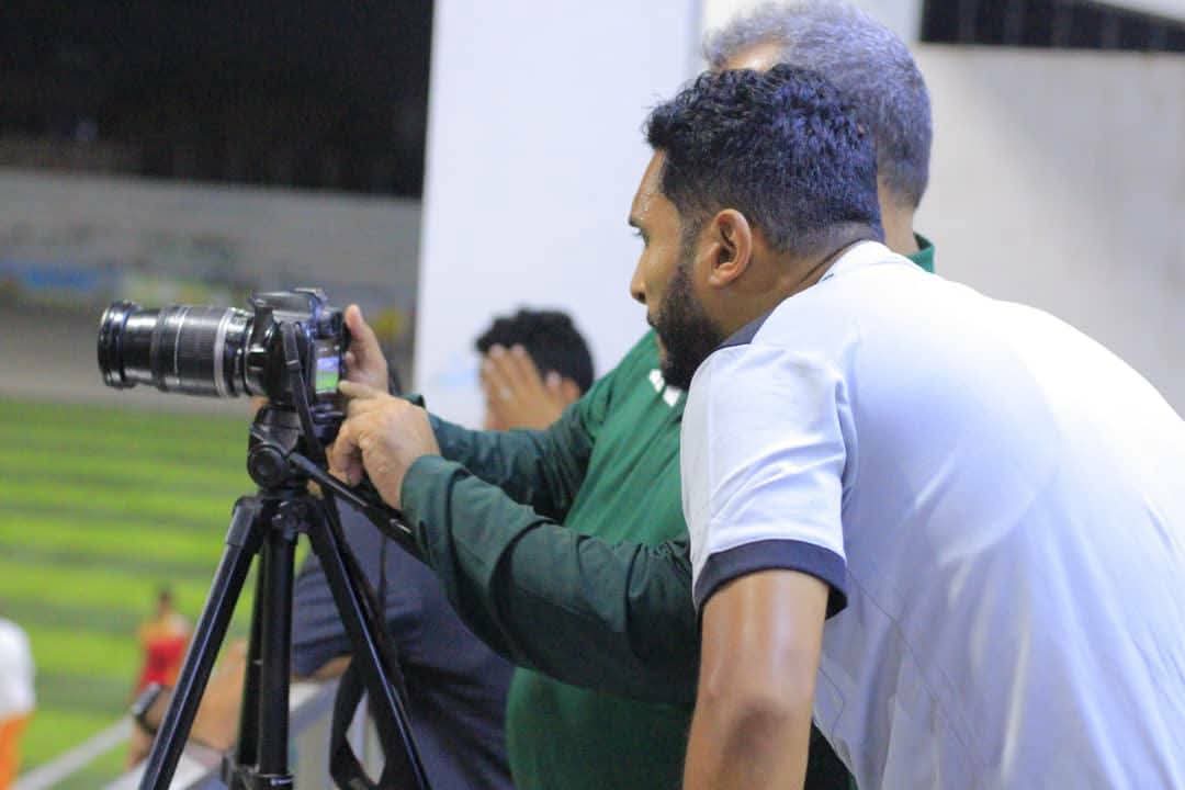 الحكم صلاح الماس يحسم جدل هدف الاهلي في مرمى شباب باجل ويطبق اول حالة رجوع لتقنية الفار في بطولة مجموعة هائل سعيد انعم للاندية بالحديدة