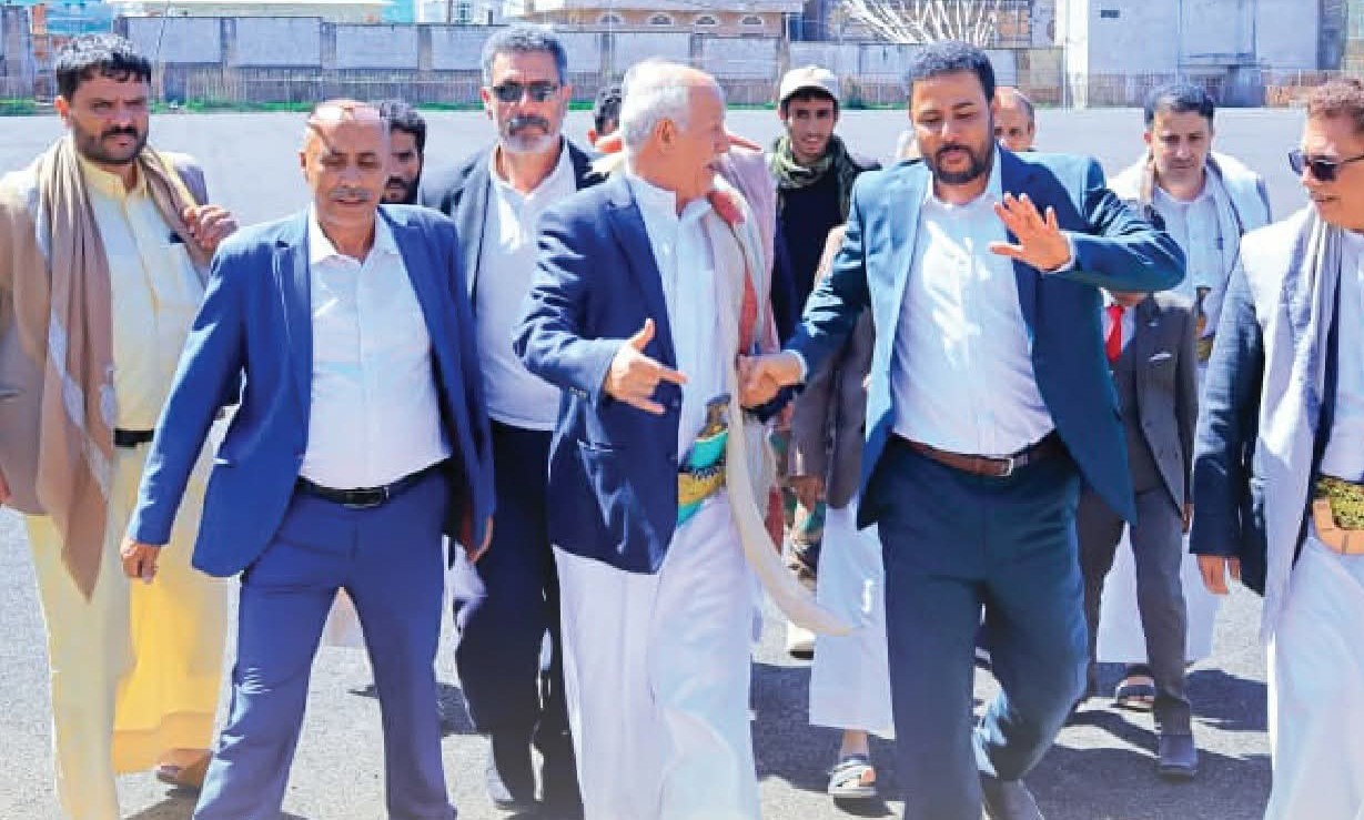 ابوشوصاء يتفقد سير الأعمال باستاد ٢٢ مايو وملعب لكبسي بإب .