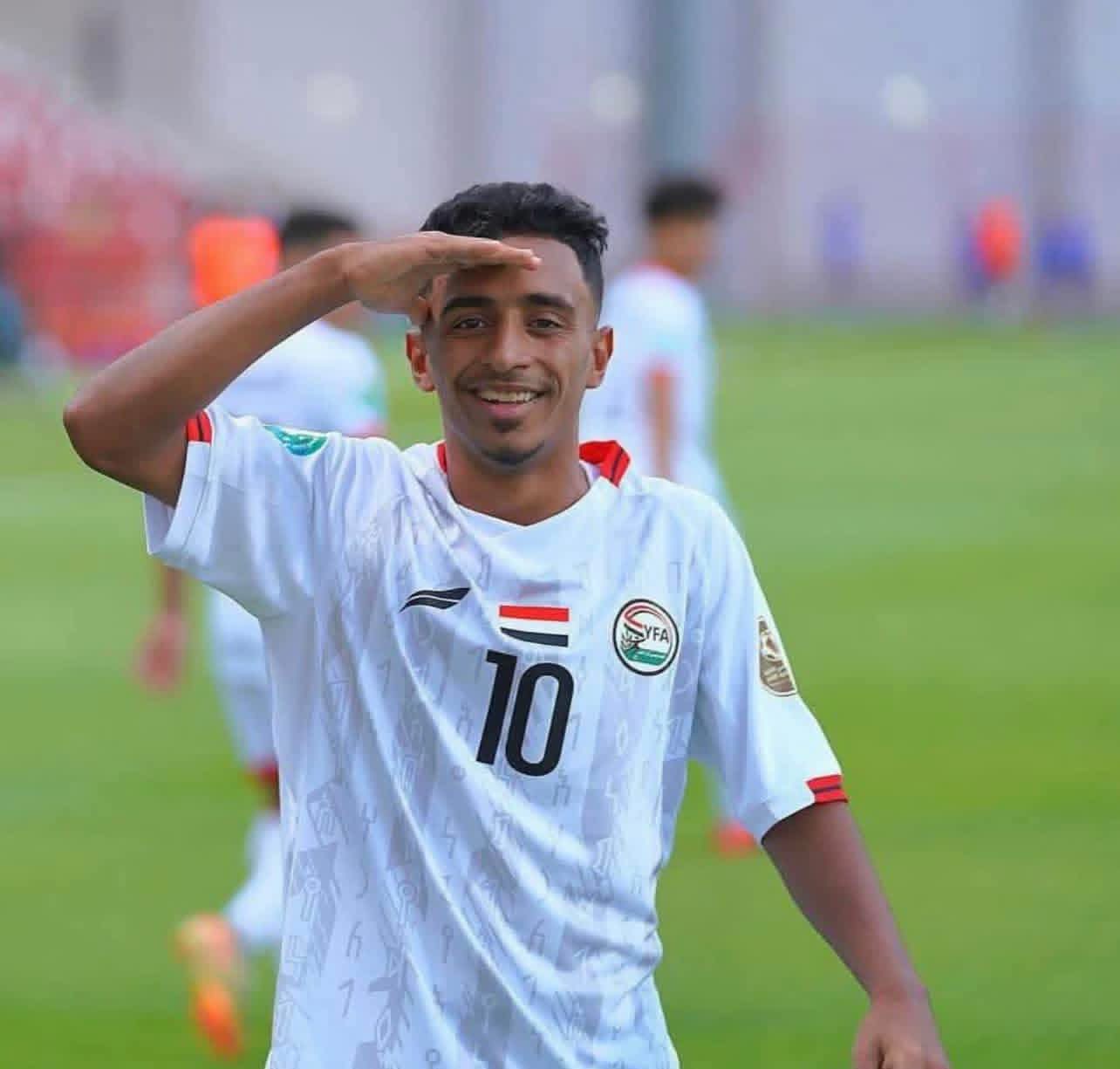 تلال عدن يهنئ المنتخب الوطني الأول ونجمه عادل عباس التأهل لنهائيات اسيا   .