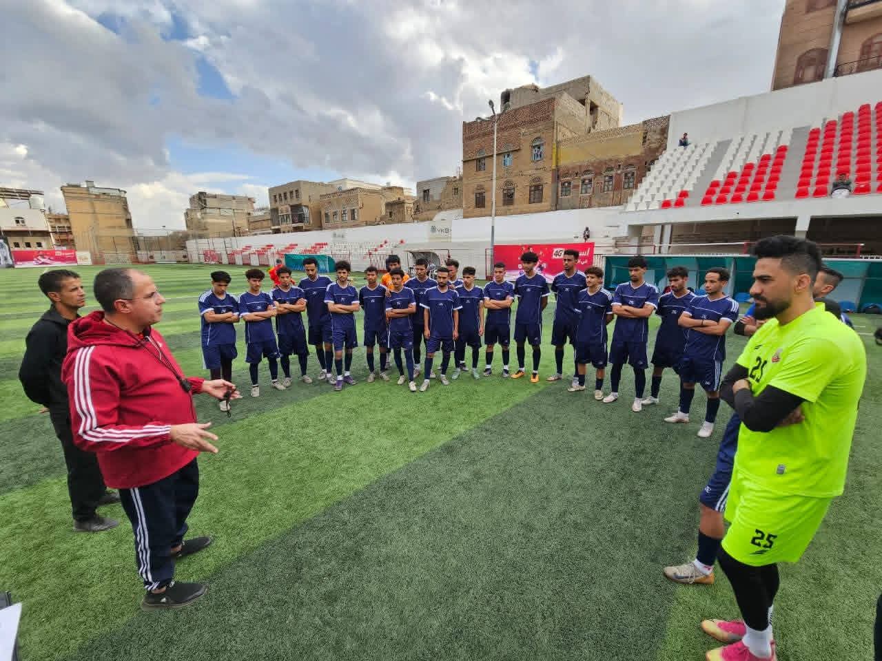 بقيادة "متبولي" ومساعديه. الإمبراطور  يستهل حصته التدريبية الأولى بمعنويات عالية