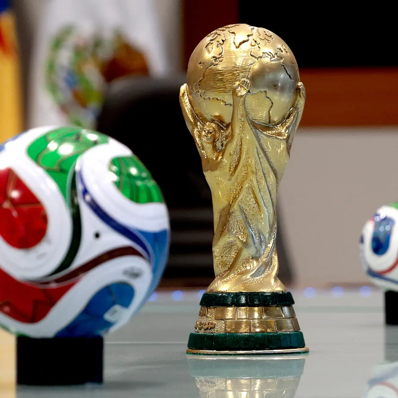 يتساقطون واحدًا تلو الآخر.. مدرب مخضرم يستقيل بعد الإقصاء من كأس العالم