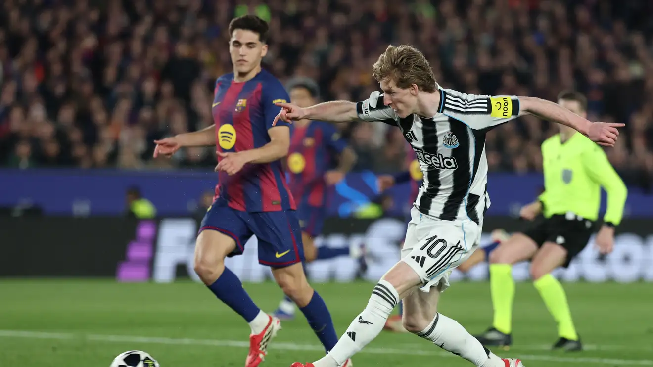 جوردون يجتاز الكشف الطبي في برشلونة.. وأول تصريح من اللاعب