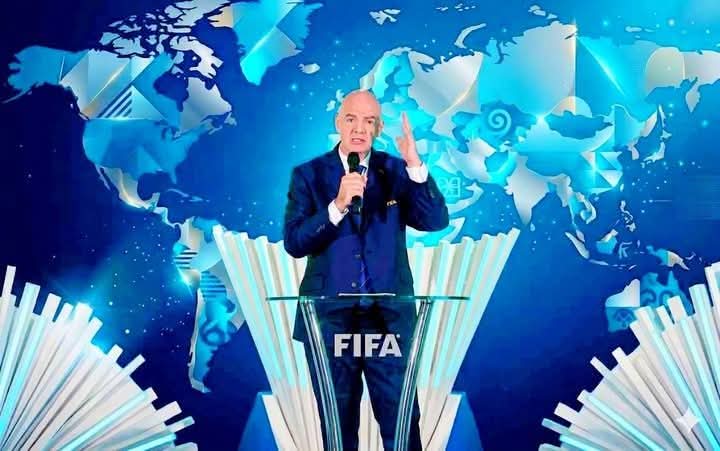 الريمي يرأس وفد اتحاد الكرة ويتباحث مع إنفانتينو على تطوير الكرة اليمنية ؟!