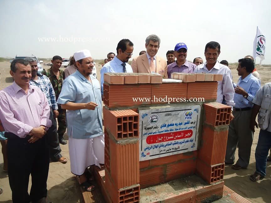 هل يعيد نائب وزير الشباب والرياضة بصنعاء ملعب وباص نادي هلال الحديدة ؟!