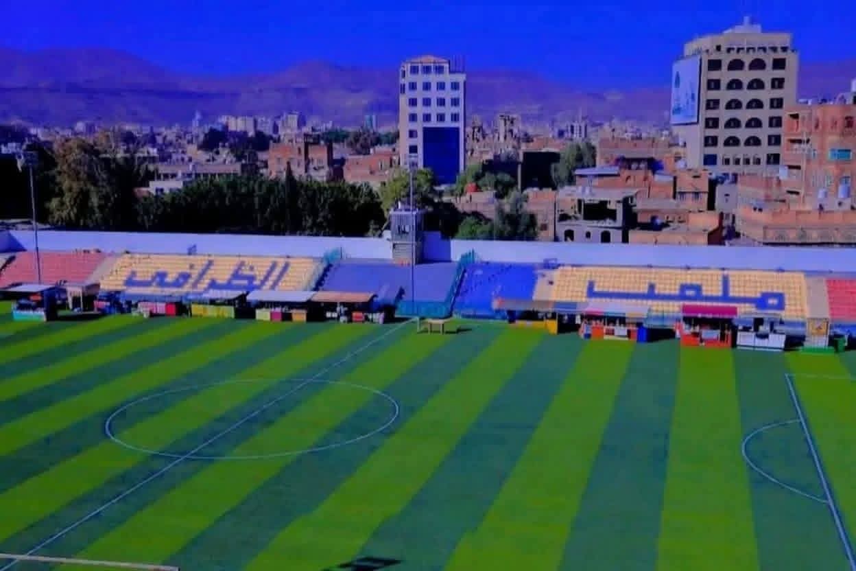 لوحدث ذلك في عدن لاقام إتحاد الكرة الدنيا ولم يقعدها....وزارة الشباب والرياضة بصنعاء تستولي على عوائد الاعلانات في الملاعب
