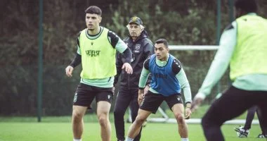 مصطفى محمد يشارك في أول حصة تدريبية مع نانت تحت قيادة خليلوزيتش