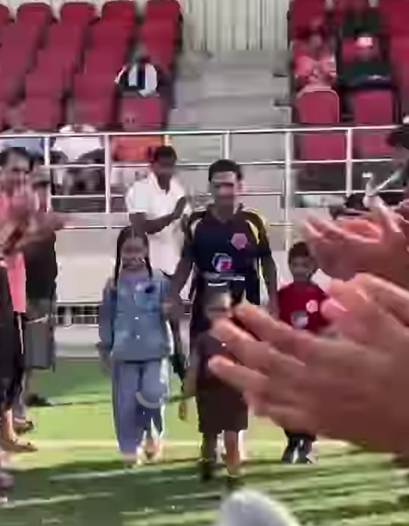 التلال يكرم لاعبه عادل عباس نجم المنتخب الوطني الاول لكرة القدم