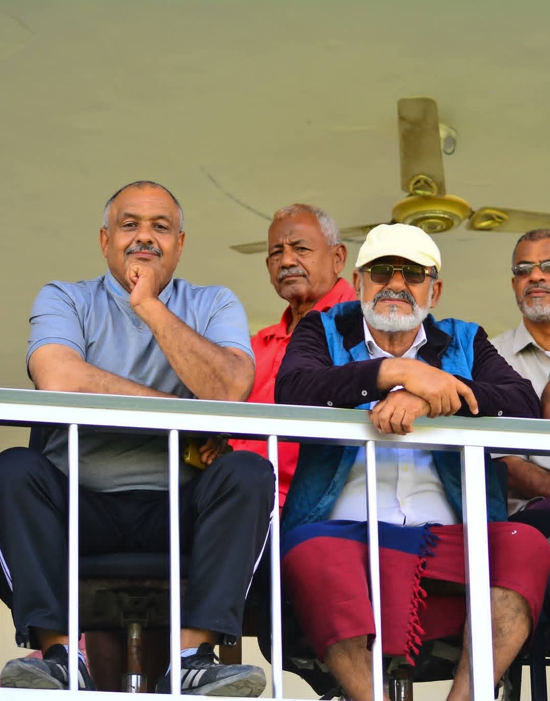 الفتيان على كف عفريت ؟!