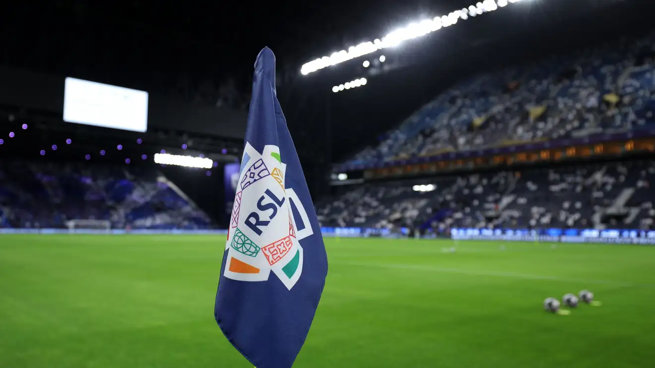 حذاء محرز الذهبي.. بندقية توني.. وظلال لامعة لبنزيما الباهت