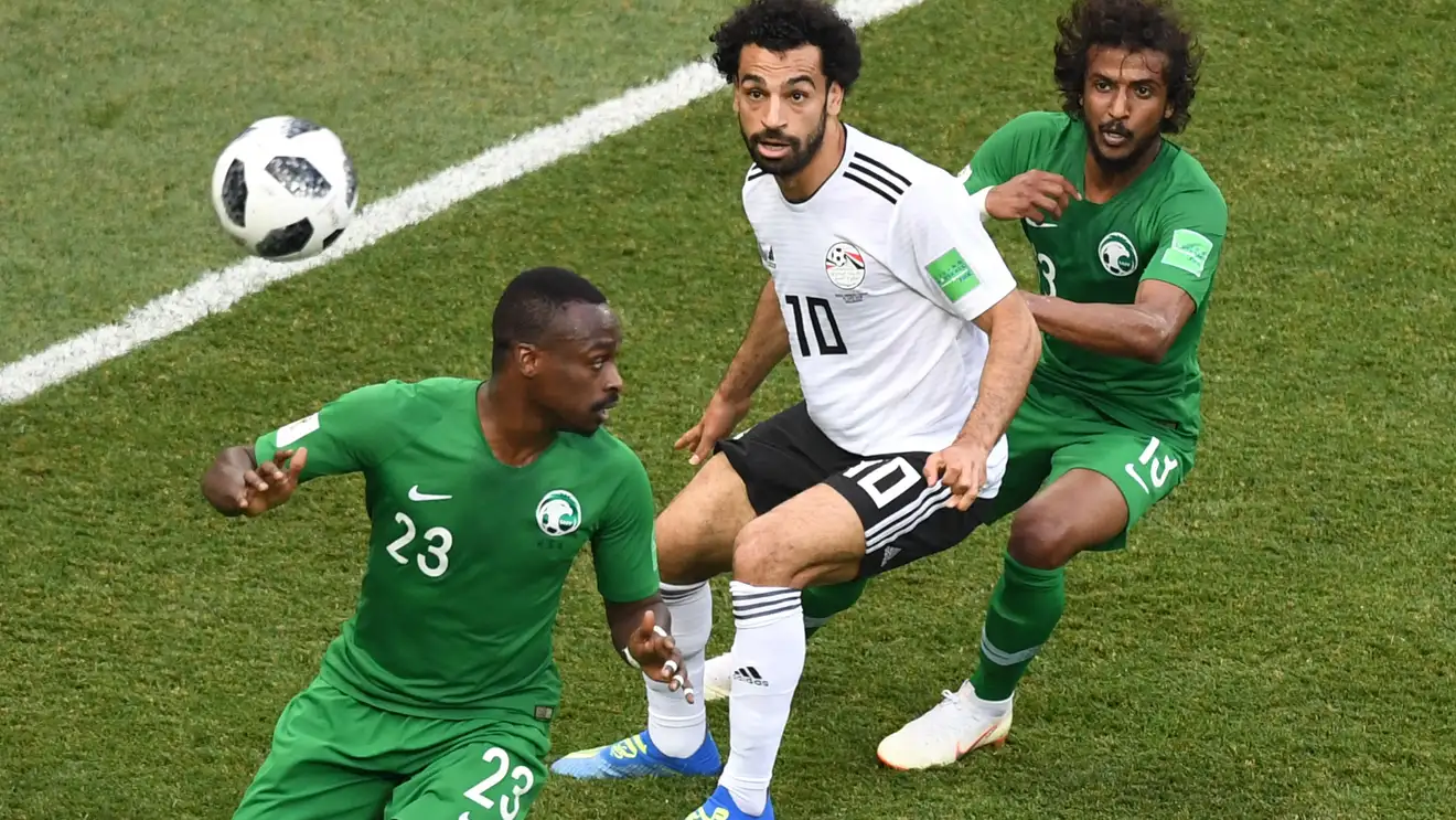 أزمة جديدة تضرب الهلال.. إصابة ظهير السعودية قبل مباراة مصر