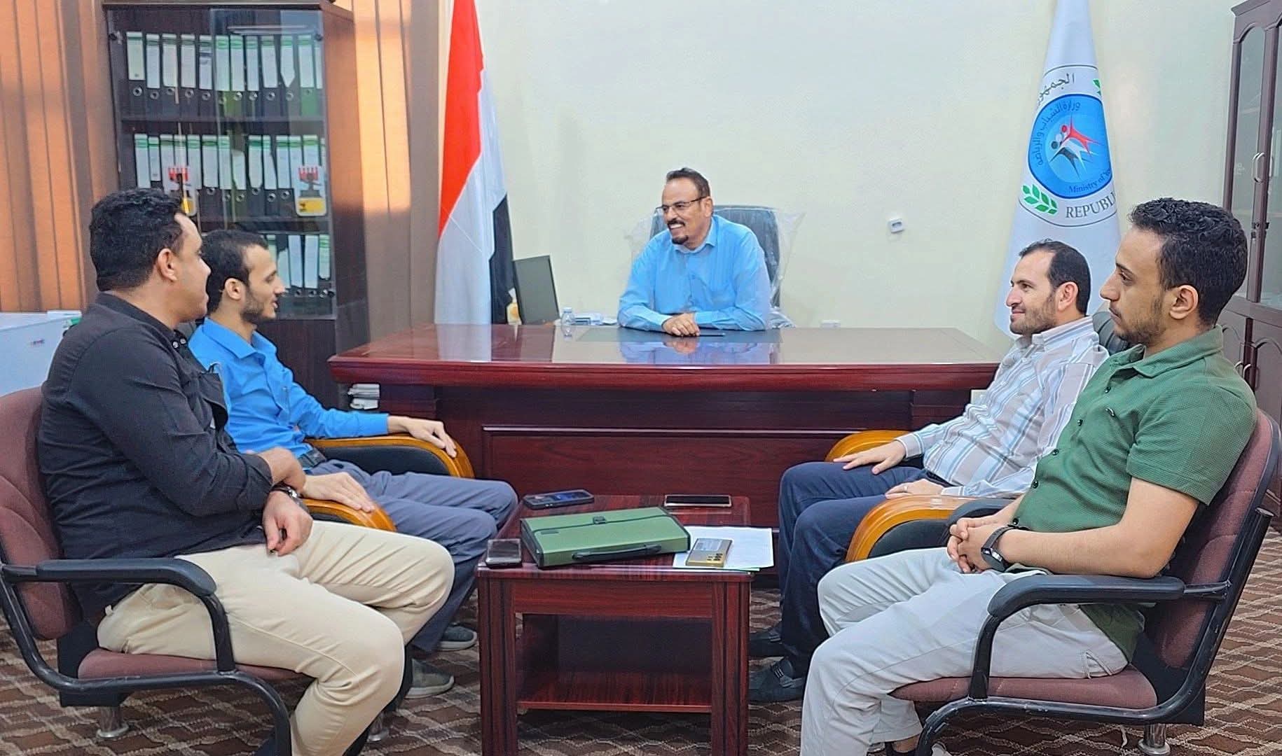 مدير مكتب الشباب بمأرب يلتقي قيادة المنتدى السياسي العربي لتعزيز الشراكة الشبابية
