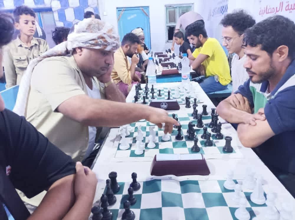 إستمرارالمنافسة في  مسابقات القرآن الكريم والشطرنج وإختتام الطاولة الرمضانية  بنادي هلال الحديدة