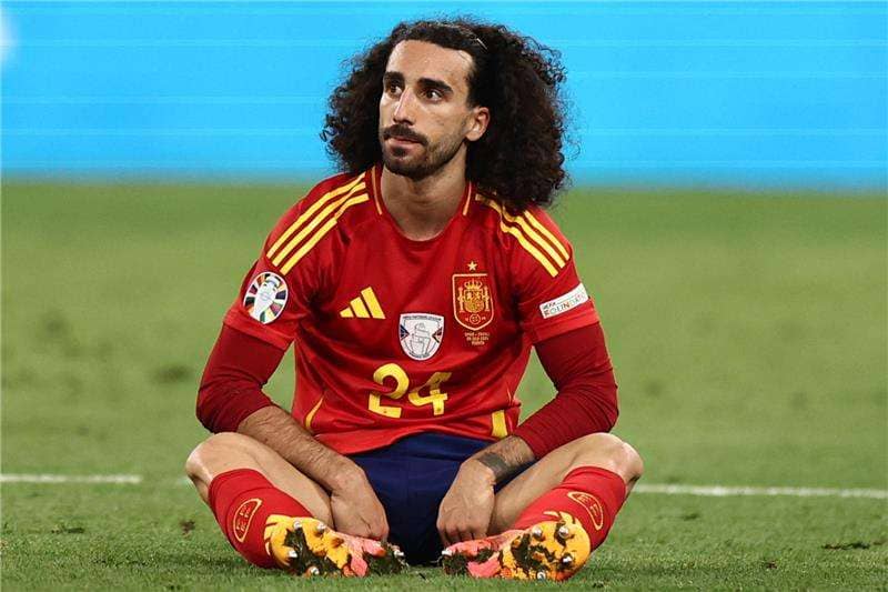 جنون بيريز بتصفير طاقمة الفني من المنديال ..؟