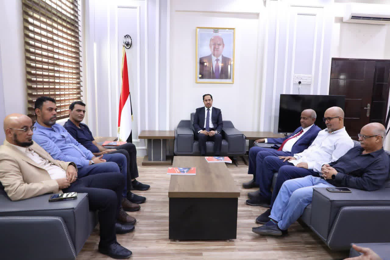 البكري يبحث مع مسؤول آسيوي سبل تطوير ونشر لعبة الريشة الطائرة في اليمن