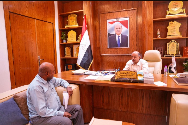الخنبشي يوجه بتكريم الرياضيين ودعم البنية التحتية الرياضية بحضرموت