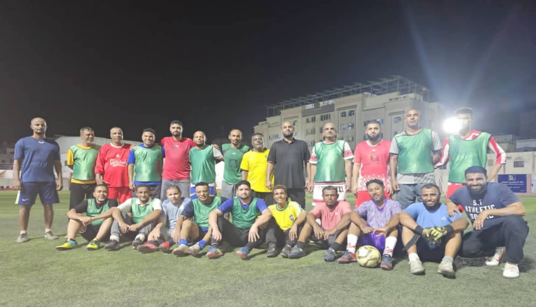 قدامى شعب حضرموت يواصلون تدريباتهم .