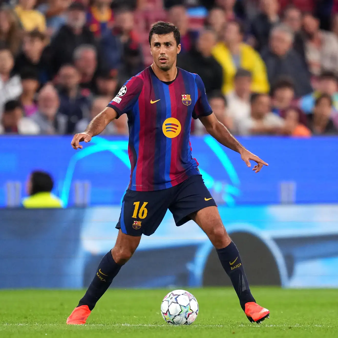 رودري: برشلونة ليس المرشح المفضل لحصد دوري الأبطال