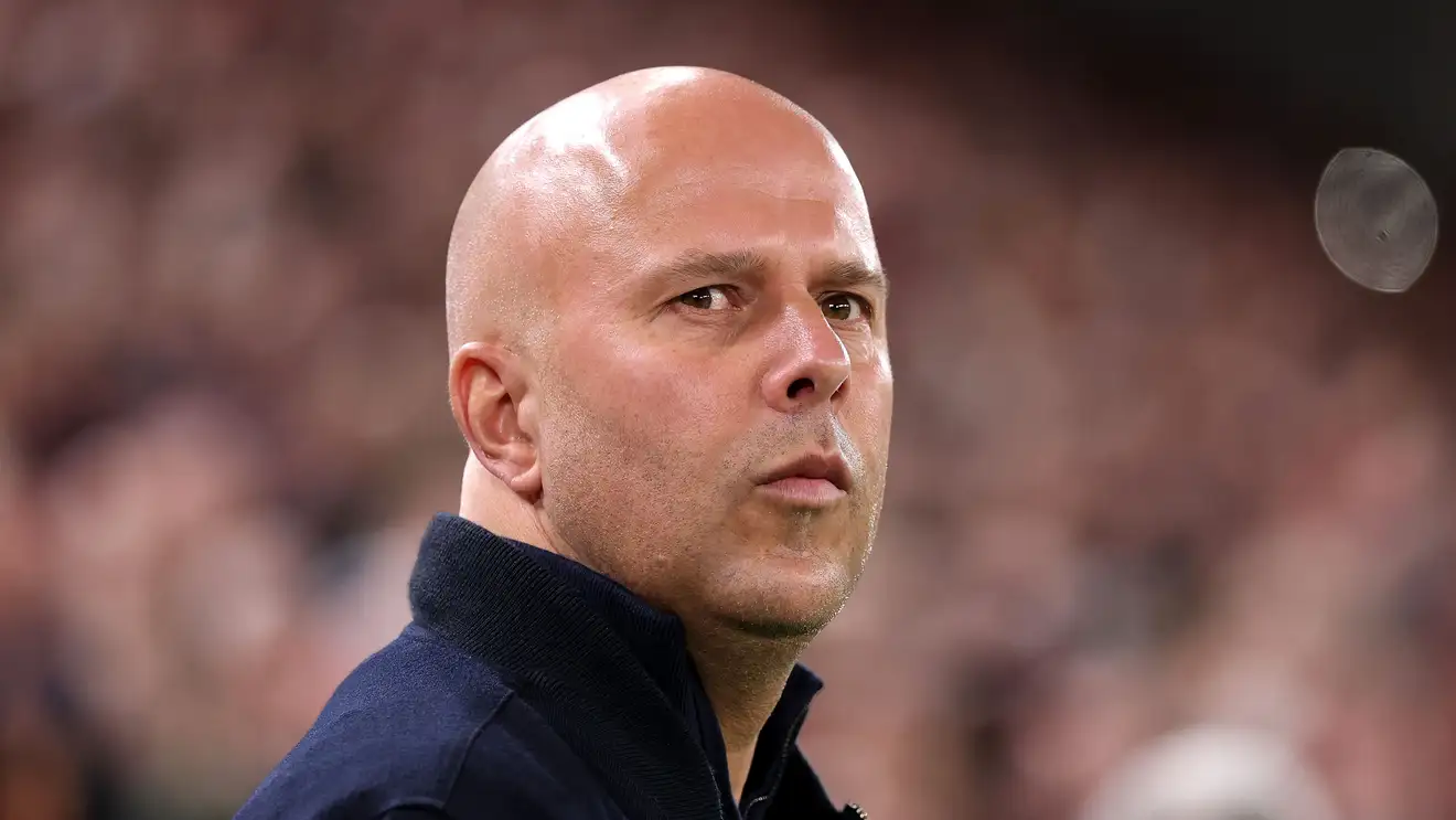 صدمة لألونسو.. ليفربول متمسك ببقاء سلوت في الموسم الجديد