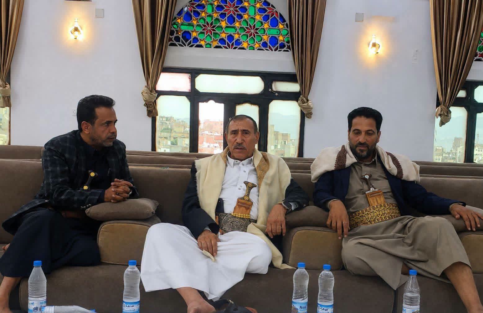نائب رئيس الأهلي الصرمي يقدم واجب العزاء لأسرة الفقيد علي حاج
