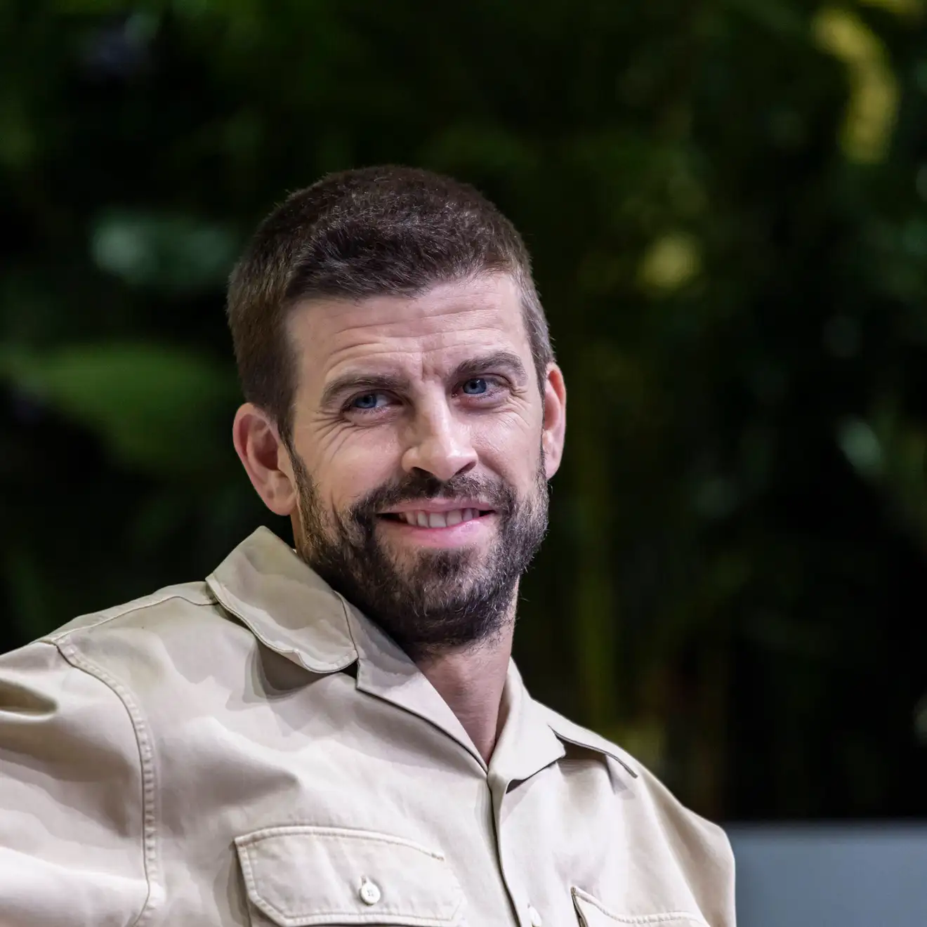 بيكيه يدخل عالم هالاند السري