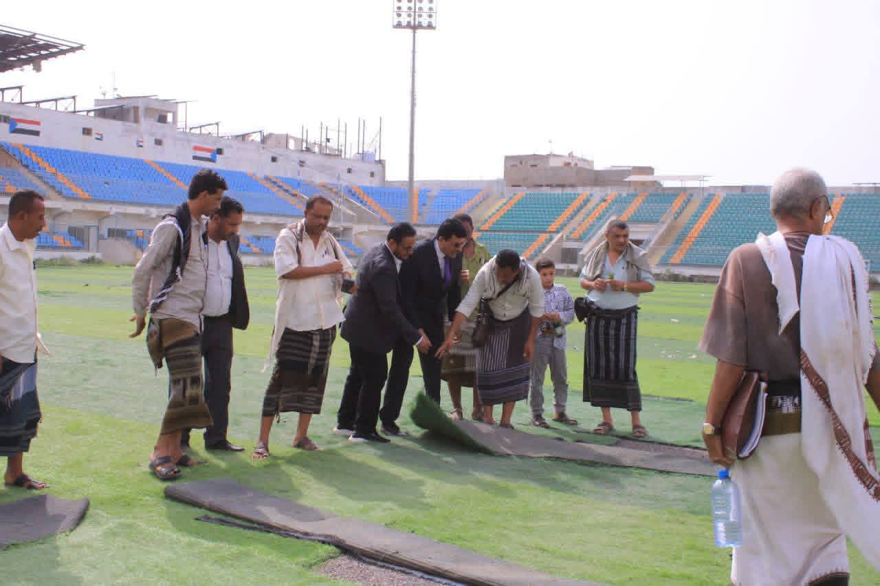 الحالمي وبيبك يناقشان استئناف العمل في ملعب الشهيد معاوية بلحج