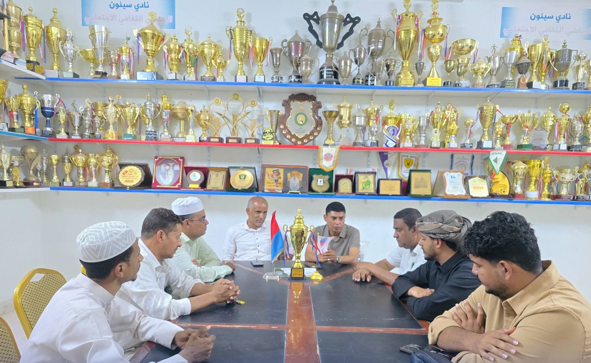 إدارة نادي سيئون تكرّم لاعبي الشطرنج بعد تأهلهم إلى بطولة كأس حضرموت .