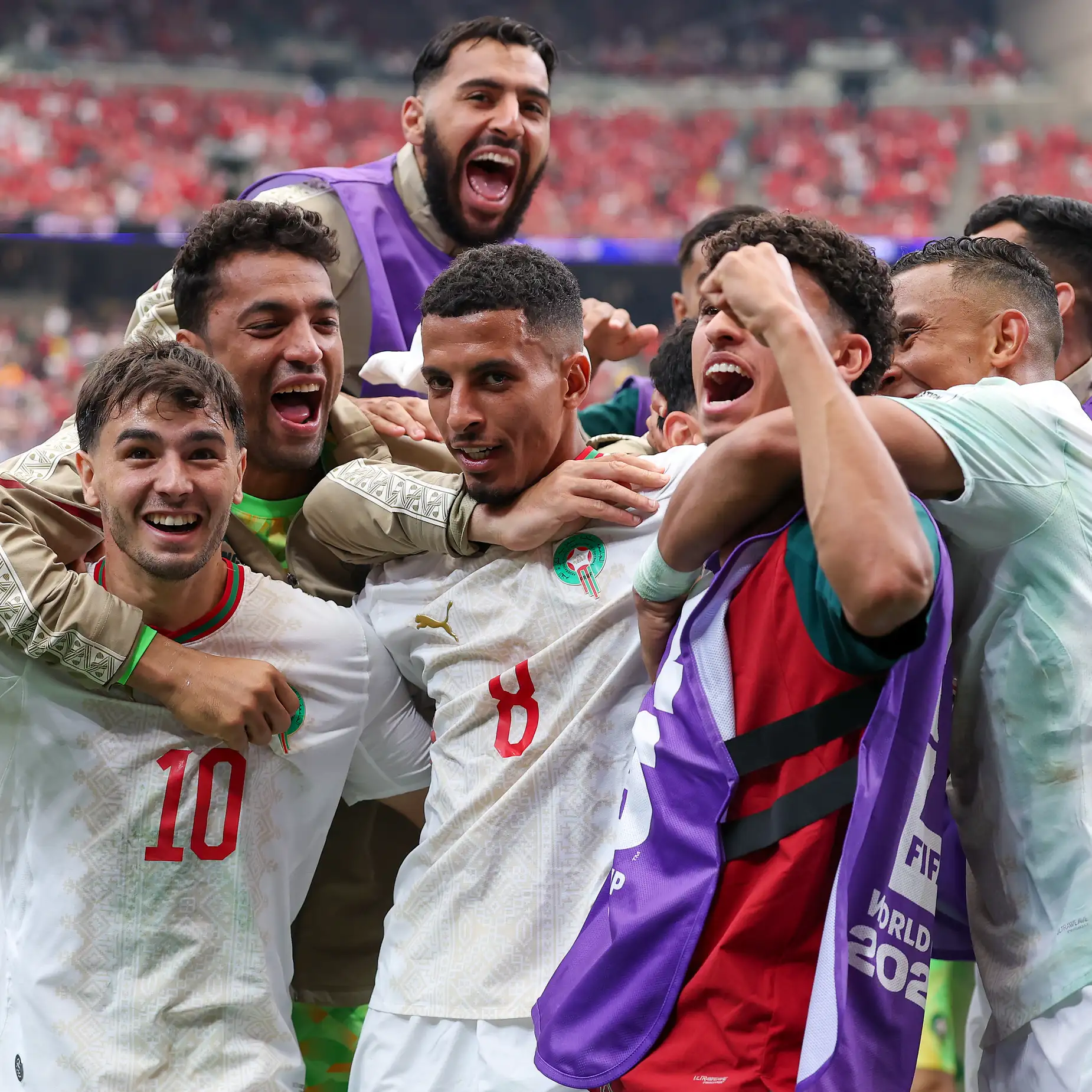 خرج محمولا على نقالة.. إصابة مقلقة لنجم منتخب المغرب
