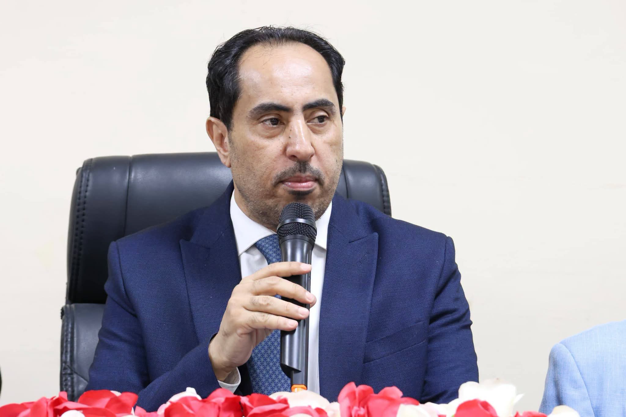 أمام الوزير البكري ...هل صحيح ان معاليك لا يقدم اى دعم للجنة المنتهية منذ تشكيلها كما يتباكى القائميين عليها   ....  تشكيل لجنة مؤقتة جديدة  مطلب الاعلاميين الرياضيين  لانقاذ  كيان الإعلام ؟!