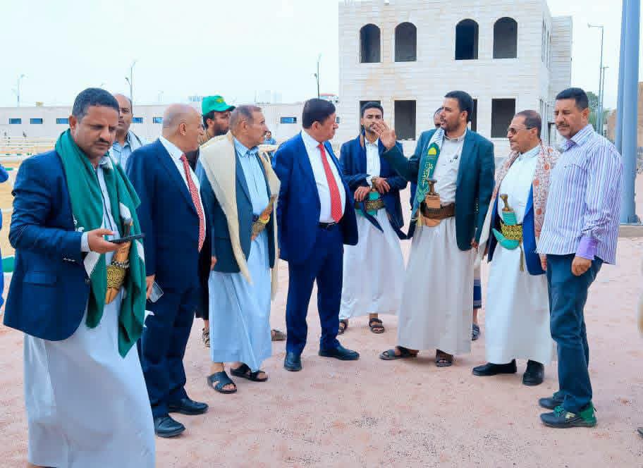 تفقد المشاريع والفرص الاستثمارية بمدينة الثورة الرياضية بصنعاء .