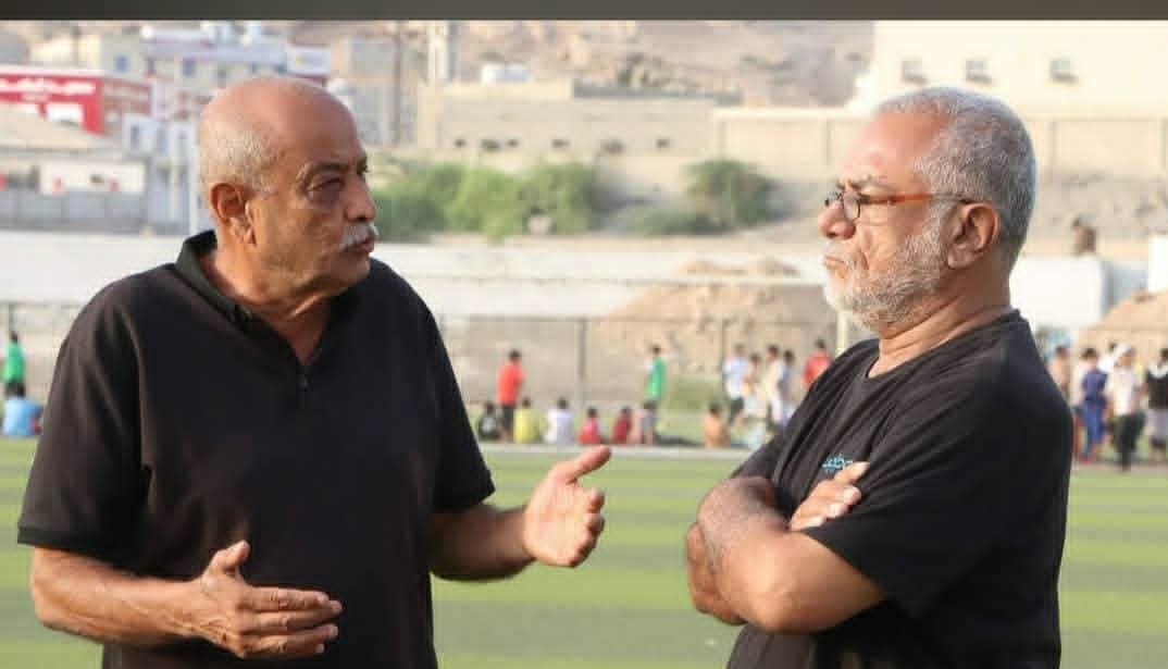 العقربي ووهبي فؤاد" مزارعين يحرثوا بوفاء وإخلاص في حقول البرتقال