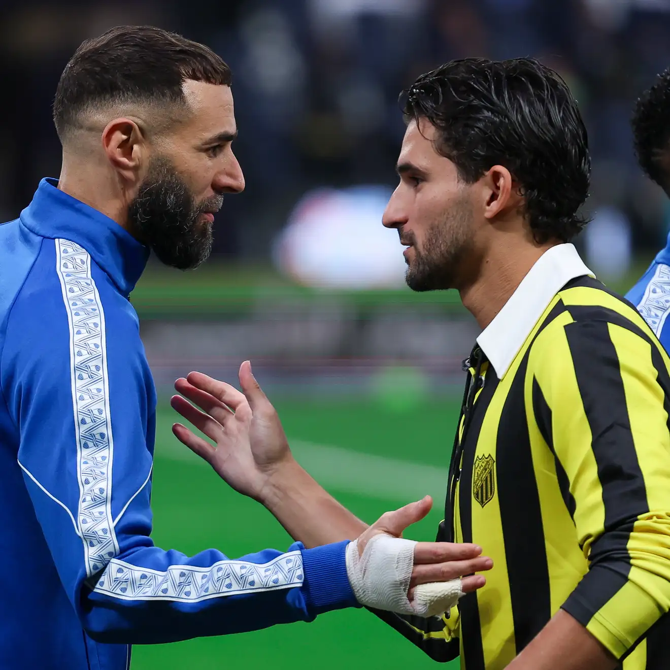 بنزيما يصدم عوار بتصرف غير متوقع !!