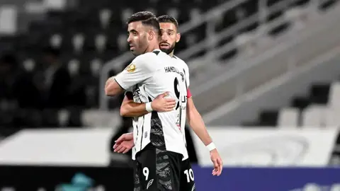 الشباب يُمطر شباك تضامن حضر موت بـ 13 هدفًا في دوري أبطال الخليج ويتأهل لنصف النهائي..