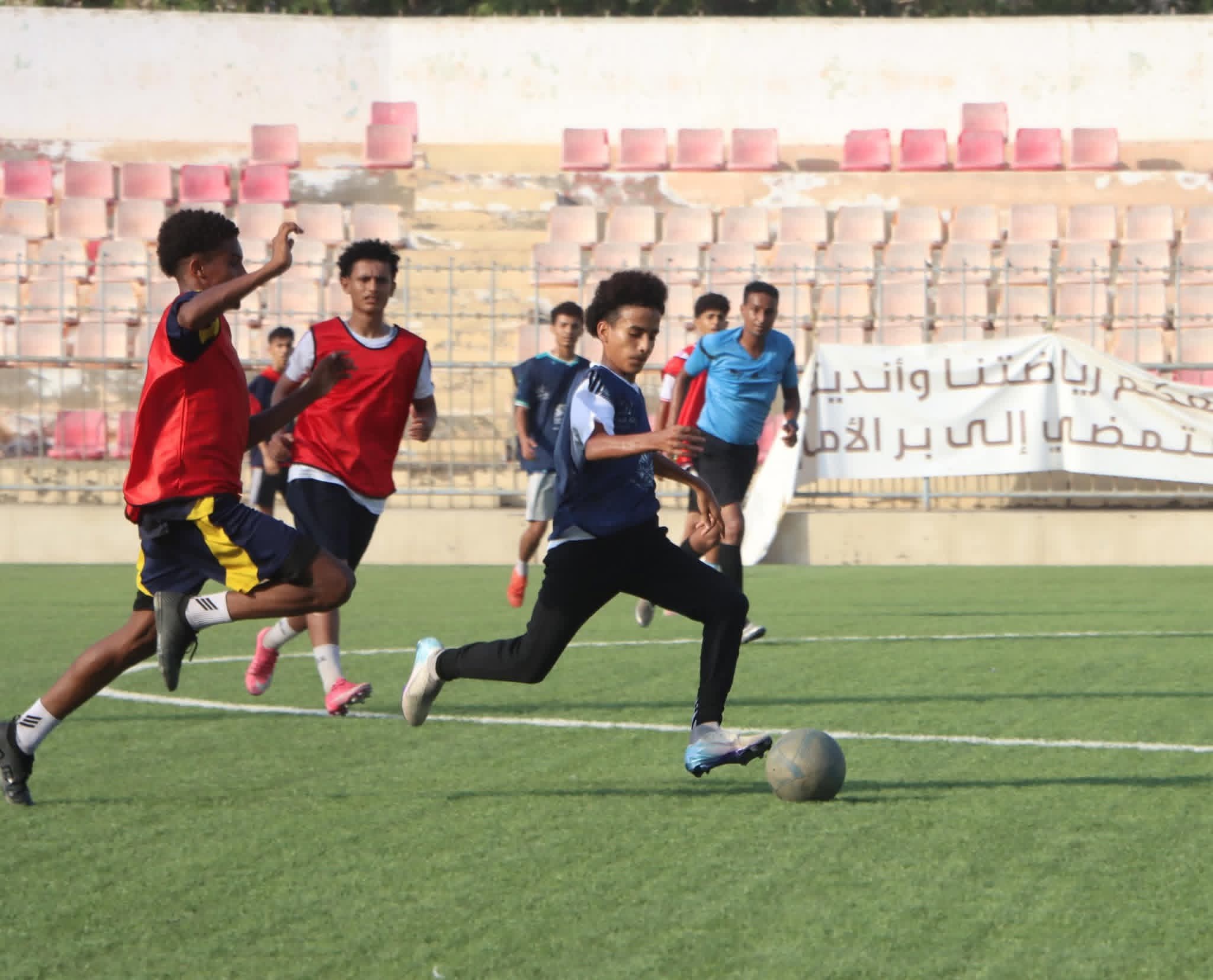 عاشور يستكمل اختبارات لاعبي عدن للانضمام لمنتخب الناشئين