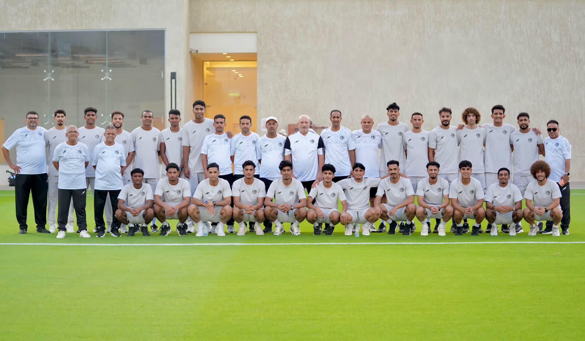 بعثة المنتخب  الوطني الأول تشكر مطعم الريف التهامي وغراب