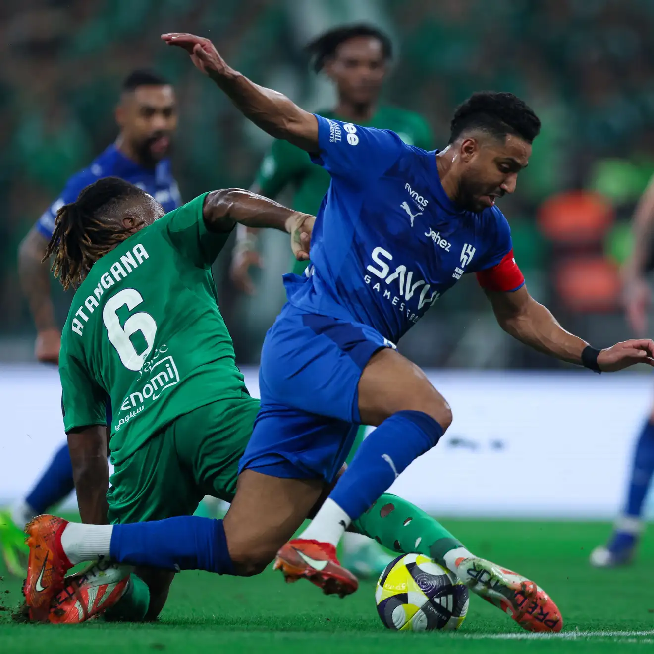برشلونة يشعل صراعًا ناريًا بين الهلال والأهلي.. ما السر؟