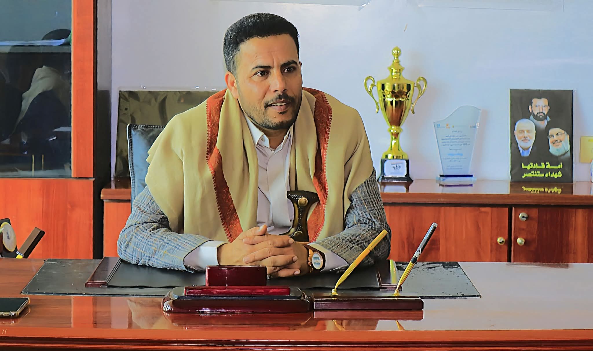 الغول والحاشية ؟!