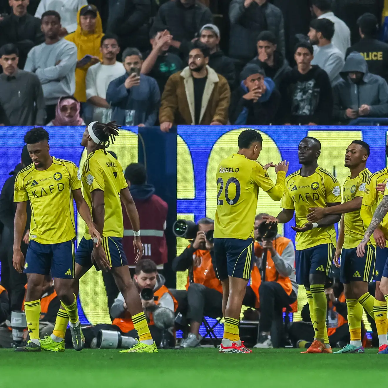 النصر يستعيد الصدارة من الهلال باكتساح الحزم