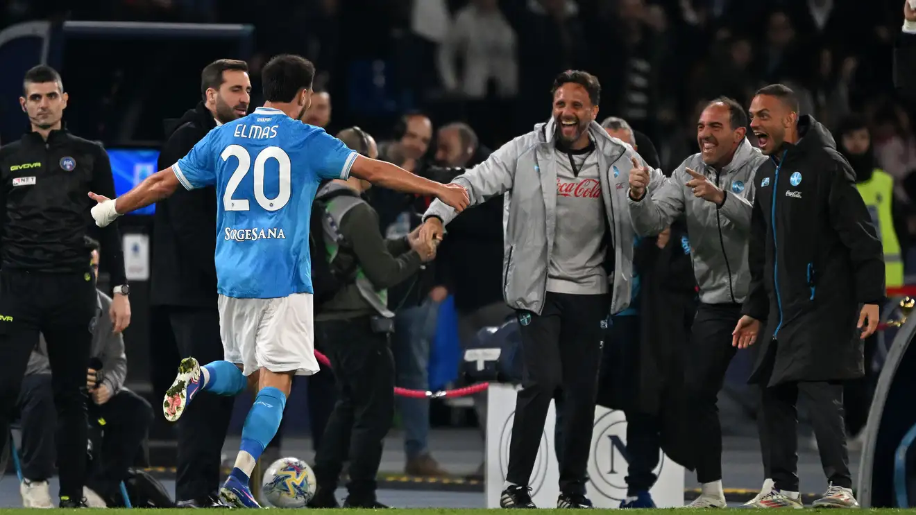 نابولي يتخطى عقبة تورينو.. ويقترب من مركز ميلان